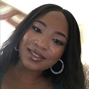 Meet your Posher, Cassandra